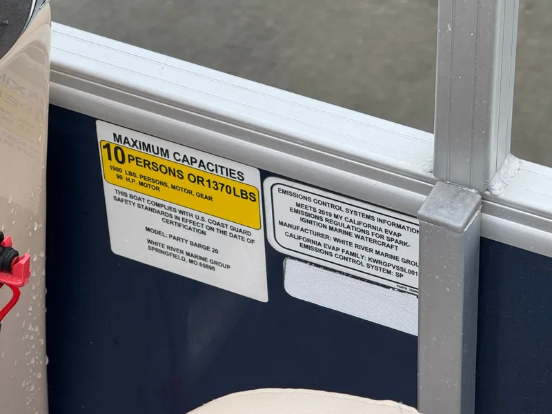 Slide: The Image of Sun Tracker 20DLX 2019 - 15