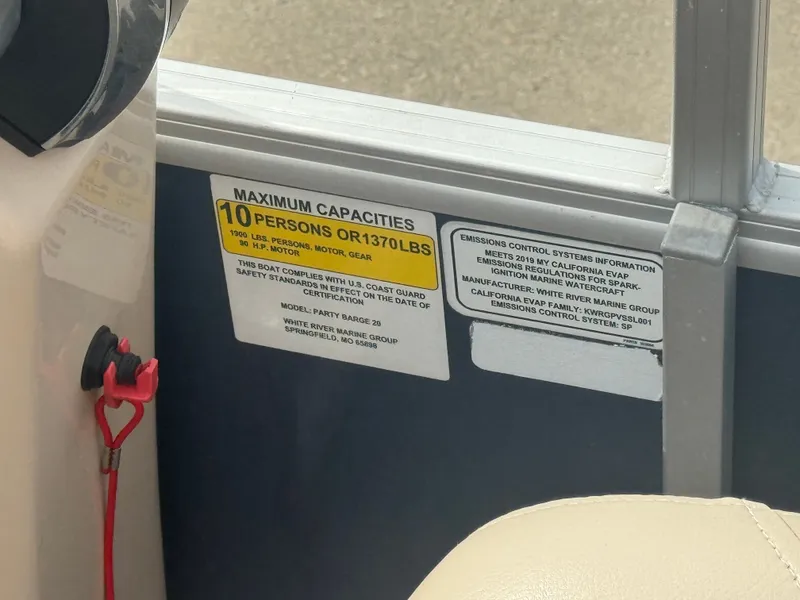 Slide: The Image of Sun Tracker 20DLX 2019 - 20