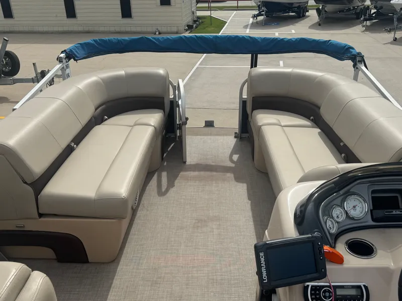 Slide: The Image of Sun Tracker 20DLX 2019 - 21