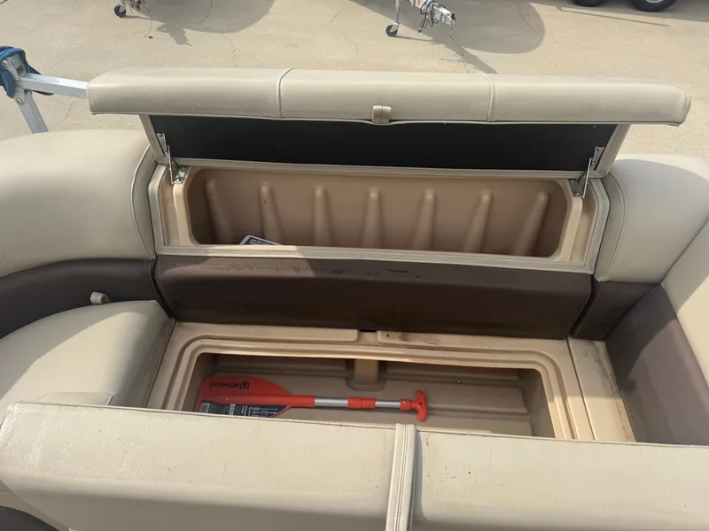 Slide: The Image of Sun Tracker 20DLX 2019 - 27