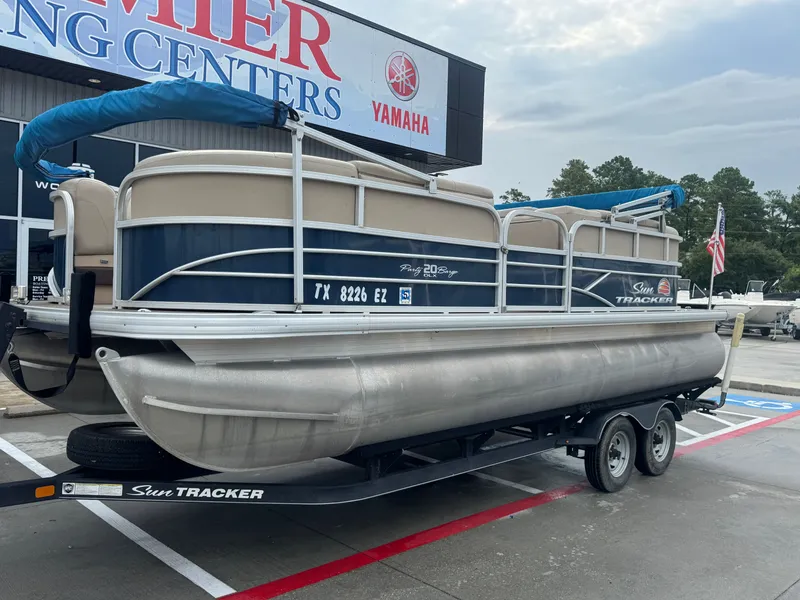 Slide: The Image of Sun Tracker 20DLX 2019 - 3