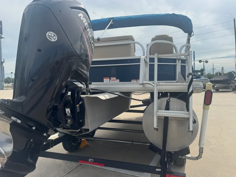 Slide: The Image of Sun Tracker 20DLX 2019 - 35