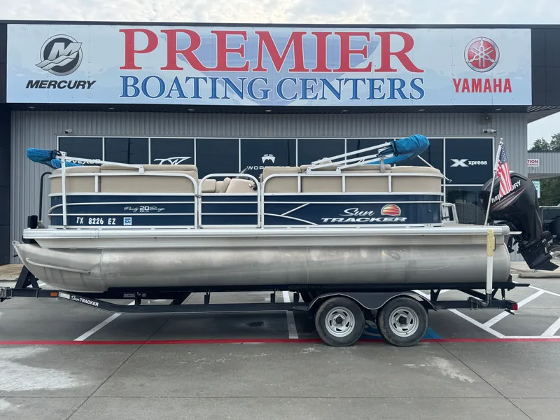 Slide: The Image of Sun Tracker 20DLX 2019 - 5