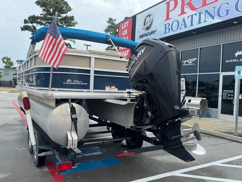 Slide: The Image of Sun Tracker 20DLX 2019 - 6