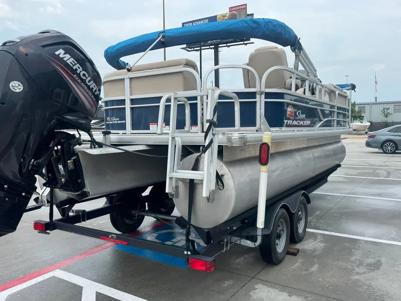 Slide: The Image of Sun Tracker 20DLX 2019 - 7