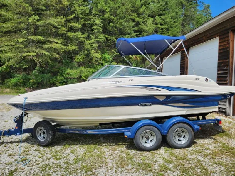 Slide: The Image of Sea Ray 200 Sundeck 2004 - 0