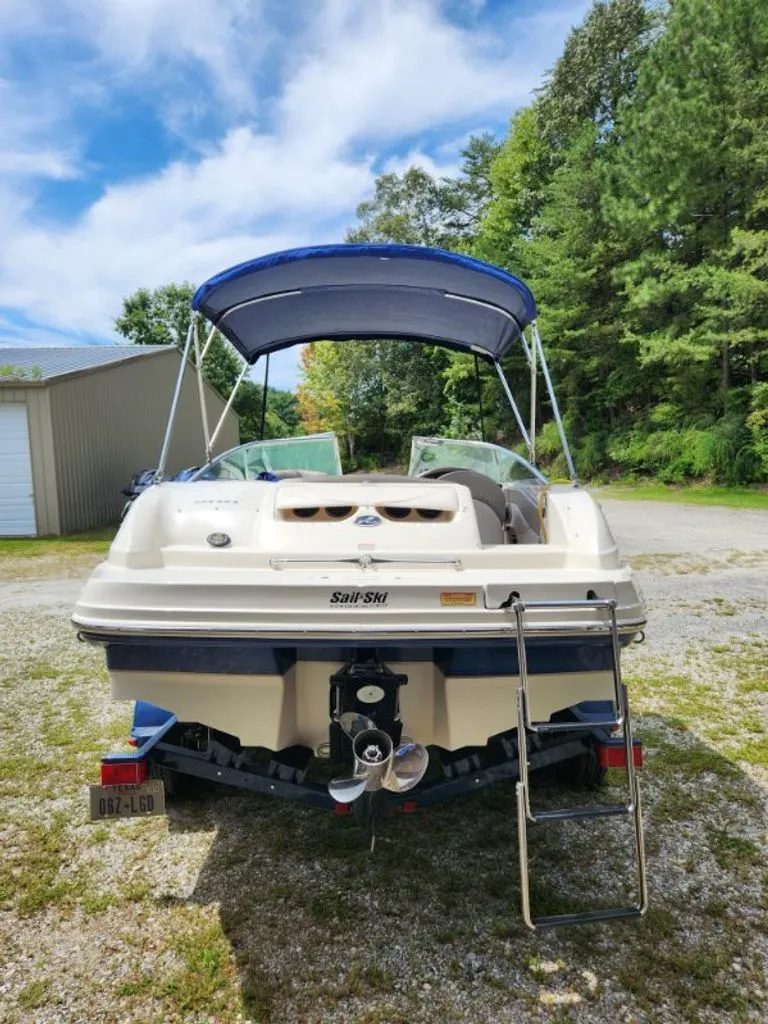 Slide: The Image of Sea Ray 200 Sundeck 2004 - 1