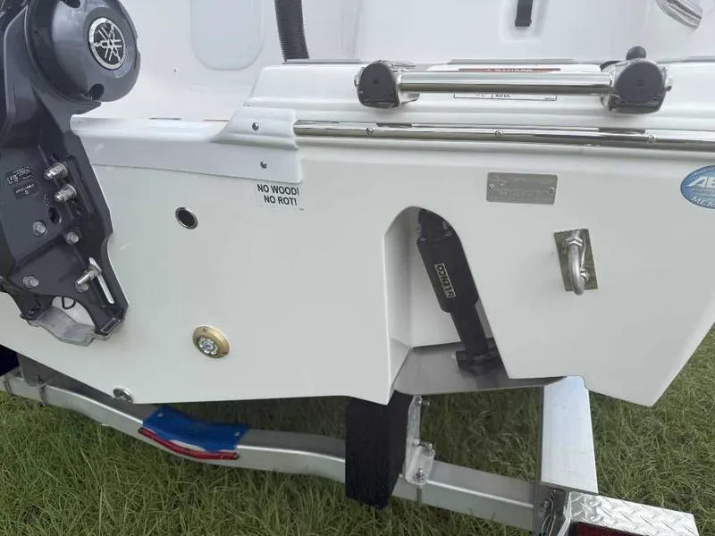 Slide: The Image of Sea Fox 248 Commander 2026 - 19