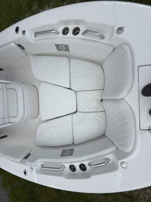 Slide: The Image of Sea Fox 248 Commander 2026 - 7