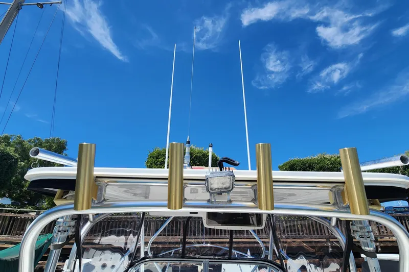 Slide: The Image of Boston Whaler 21 Conquest 2000 boat with fishing rod holders under clear blue sky. - 15