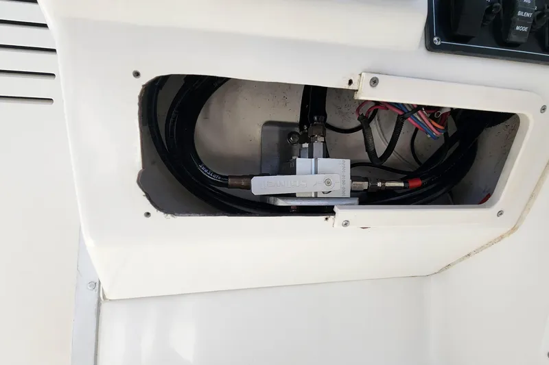 Slide: The Image of Boston Whaler 21 Conquest 2000 boat wiring and hydraulic system detail. - 19