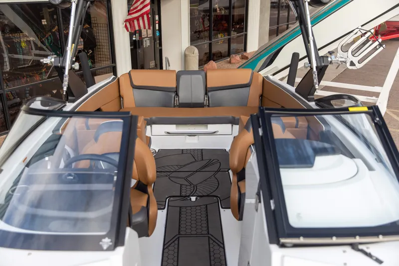 Slide: The Image of Scarab 255ID Wake 2022 - 10