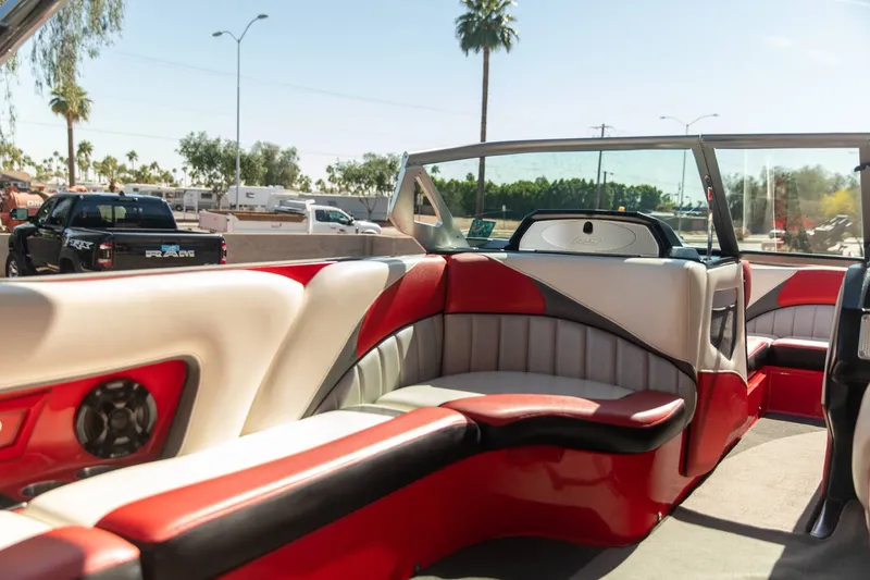 Slide: The Image of MB B52 2016 - 11