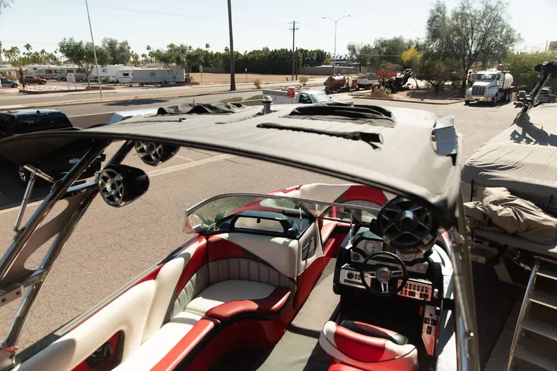 Slide: The Image of MB B52 2016 - 16