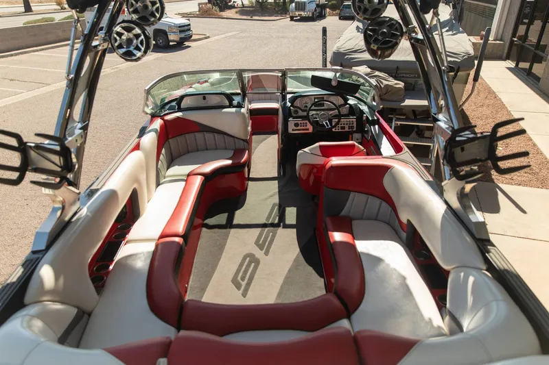 Slide: The Image of MB B52 2016 - 4