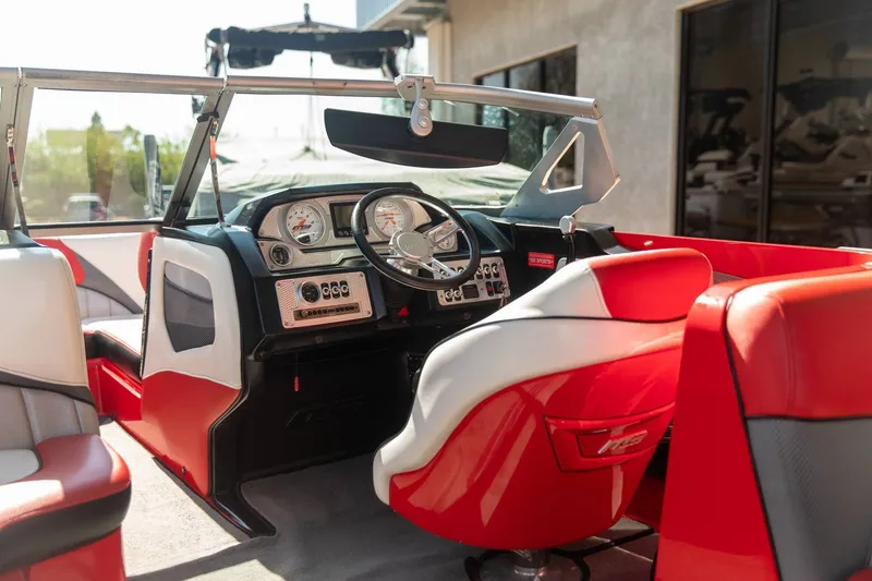 Slide: The Image of MB B52 2016 - 7