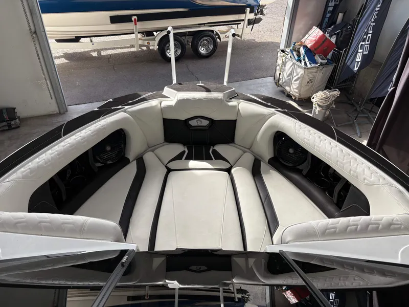 Slide: The Image of Centurion Ri230 2025 - 10