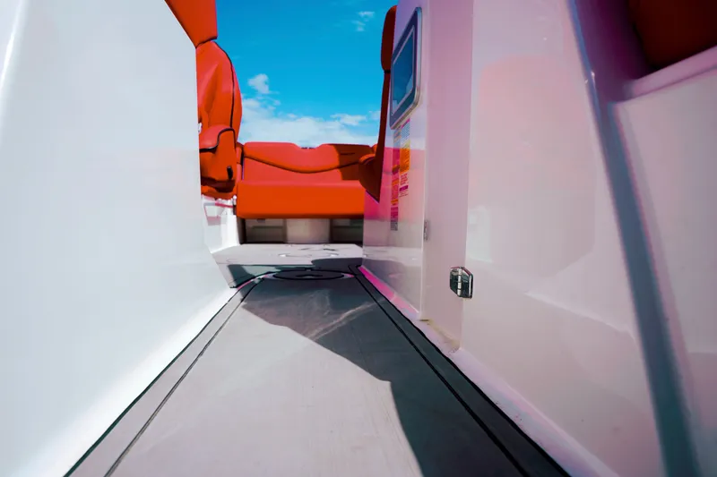 Slide: The Image of MasterCraft XT22 2021 - 13