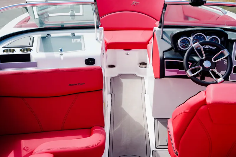 Slide: The Image of MasterCraft XT22 2021 - 14