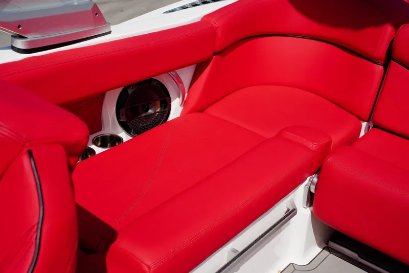 Slide: The Image of MasterCraft XT22 2021 - 15