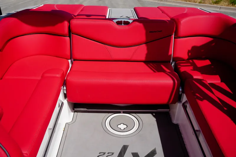 Slide: The Image of MasterCraft XT22 2021 - 16