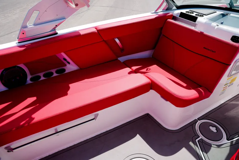 Slide: The Image of MasterCraft XT22 2021 - 17