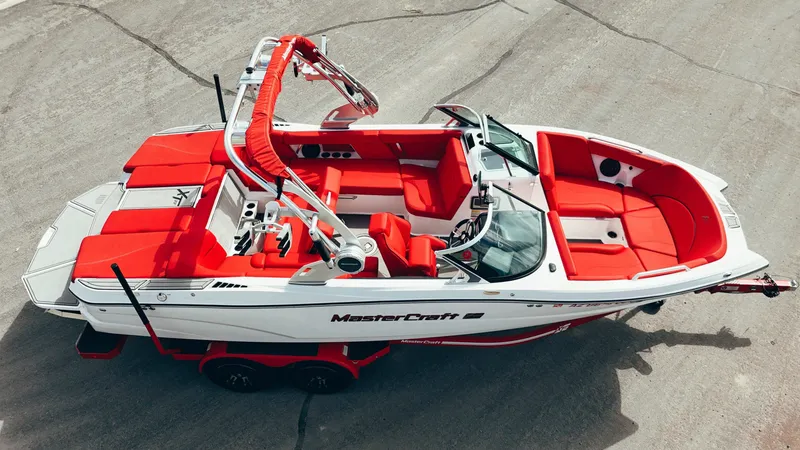 Slide: The Image of MasterCraft XT22 2021 - 3