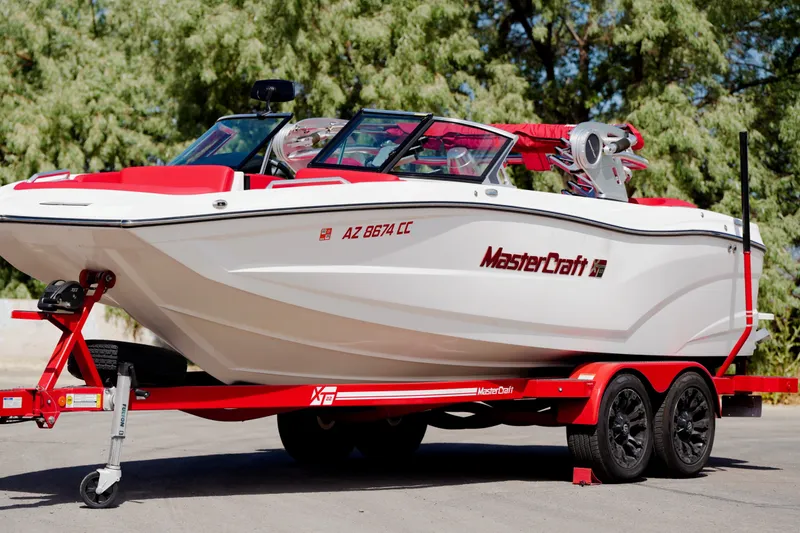 Slide: The Image of MasterCraft XT22 2021 - 9
