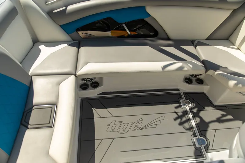 Slide: The Image of Tigé R23 2019 - 8