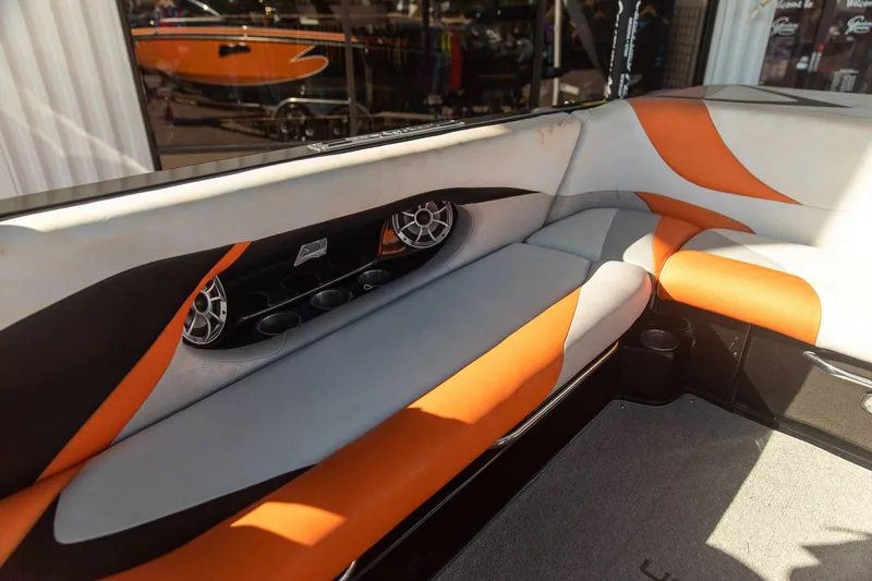 Slide: The Image of Centurion Enzo SV244 2014 - 9