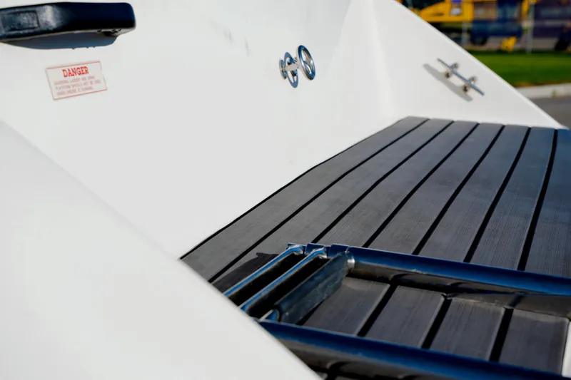 Slide: The Image of Seaswirl 230 Cuddy Cabin 1997 - 22