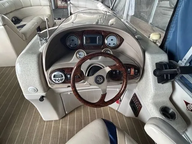 Slide: The Image of South Bay 925 CR TRITOON INBOARD 2007 - 3