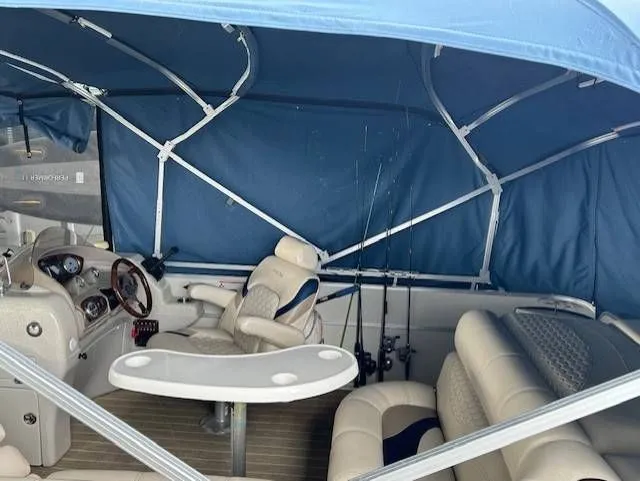 Slide: The Image of South Bay 925 CR TRITOON INBOARD 2007 - 8