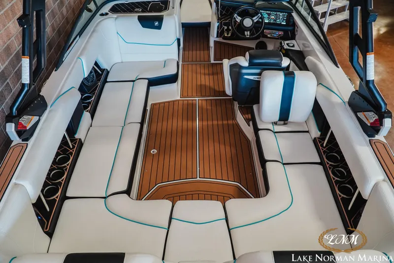 Slide: The Image of Nautique GS22 2018 - 10