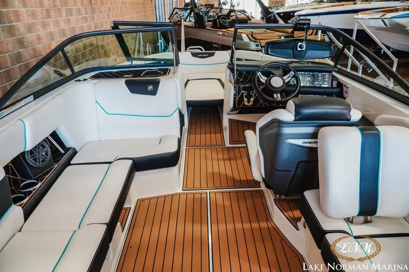 Slide: The Image of Nautique GS22 2018 - 11