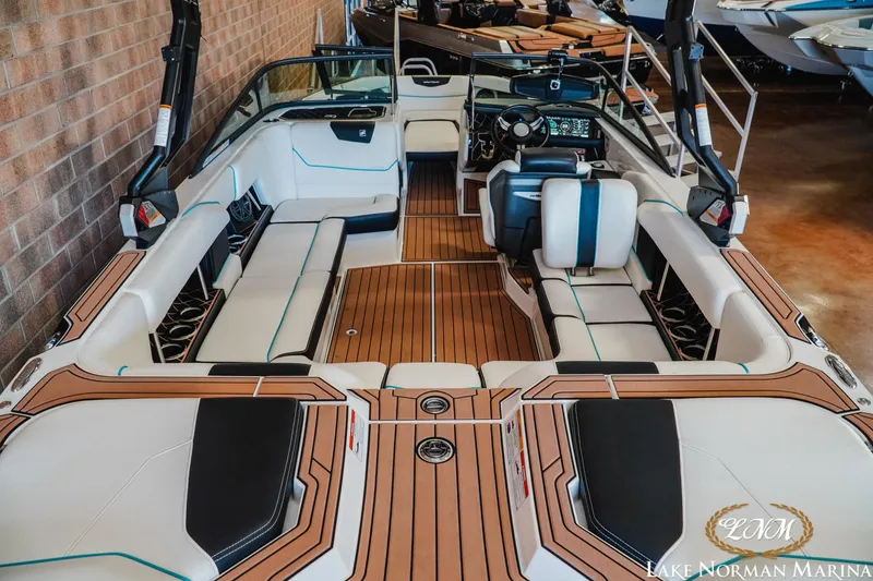 Slide: The Image of Nautique GS22 2018 - 9