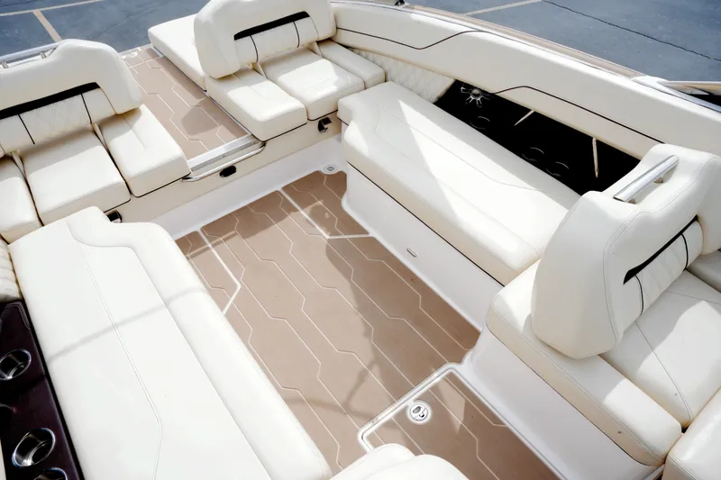 Slide: The Image of Regal LS6 Surf 2021 - 18