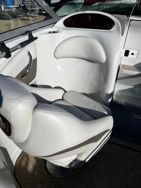 Slide: The Image of Crownline Boats 255 CCR 2007 - 10