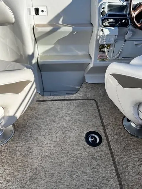 Slide: The Image of Crownline Boats 255 CCR 2007 - 12