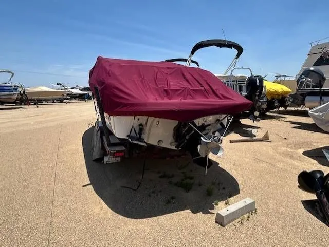 Slide: The Image of Crownline Boats 255 CCR 2007 - 5