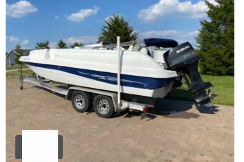 Slide: The Image of 2002 Starcraft AUORA 229 STEP CC DECK boat on trailer, parked outdoors. - 2