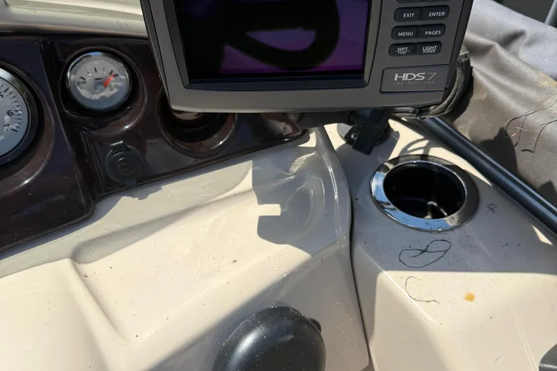 Slide: The Image of Dashboard of 2016 Sylvan Mirage Fish 8520 4-PT with gauges and HDS7 display. - 14