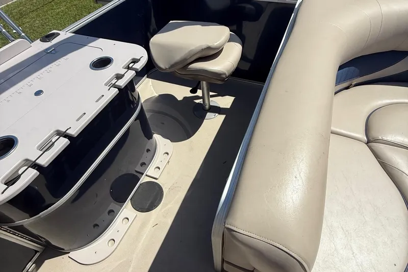 Slide: The Image of 2016 Sylvan Mirage Fish 8520 4-PT boat interior with seating and fishing station. - 19