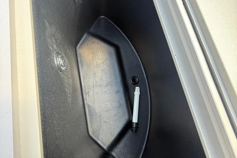 Slide: The Image of 2016 Sylvan Mirage Fish 8520 4-PT livewell with drain plug and white accessory. - 9