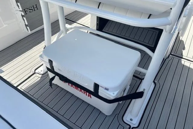 Slide: The Image of 2026 Yamaha Boats 255 FSH Sport H deck with secured cooler. - 28