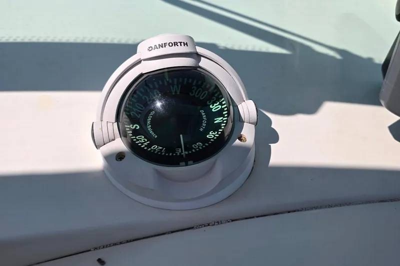 Slide: The Image of Compass on 2006 Nordic Star 33 Runabout boat, displaying cardinal directions. - 20