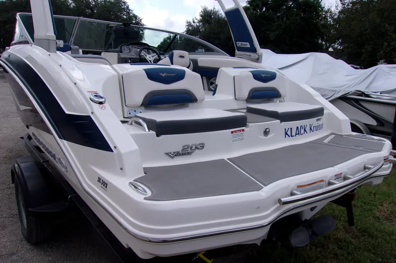 Slide: The Image of 2016 Chaparral Vortex 203 VR boat with sleek design and comfortable seating. - 4