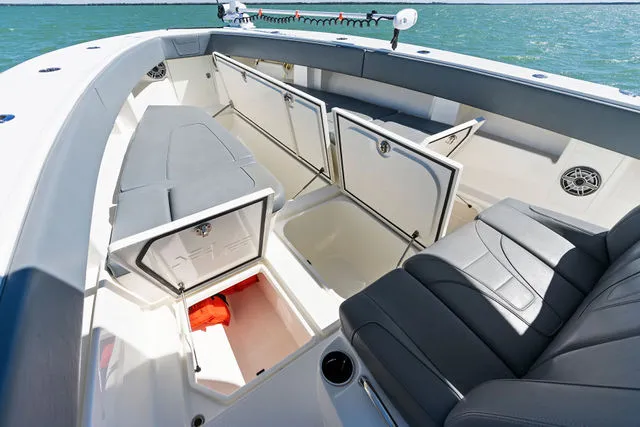 Slide: The Image of SeaVee 390Z 2021 - 22