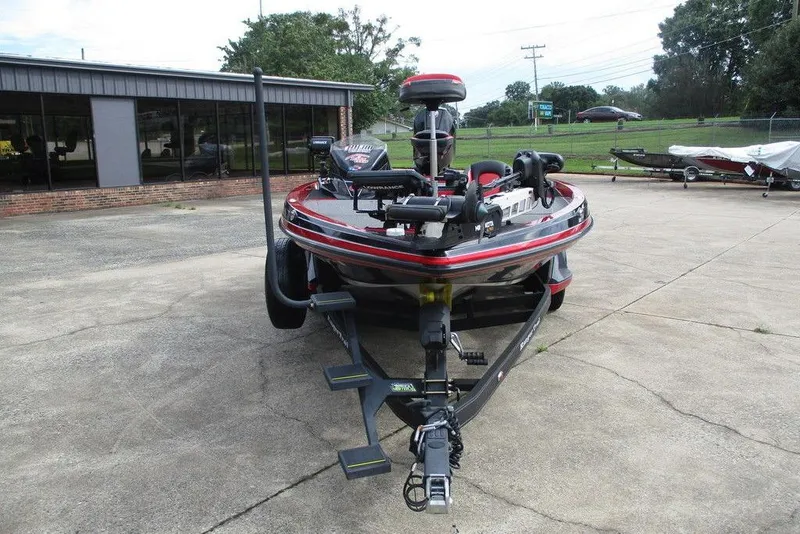 Slide: The Image of 2020 Ranger Z519 boat on trailer, parked outside a building. - 10