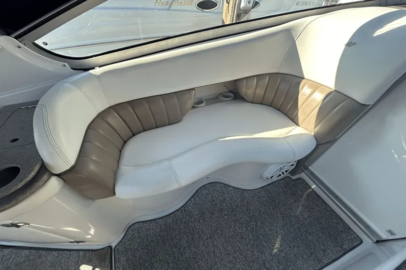 Slide: The Image of Four Winns 288 Vista 2004 - 10